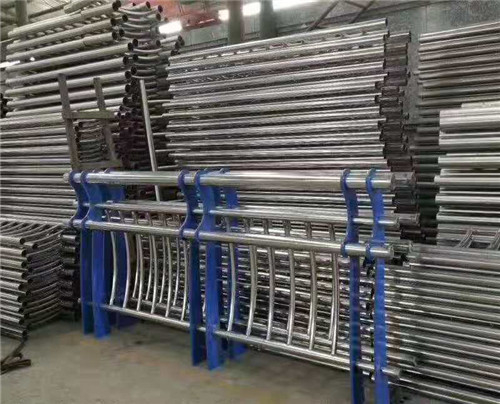 橋梁護(hù)欄廠家直銷(xiāo) 防撞橋梁護(hù)欄，不銹鋼復(fù)合管河道護(hù)欄